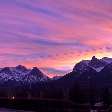 Beautiful Newly Reno 2Bdm 2 Bth Sleep Up To 6 Adults & Kids Mountain View Townhouse Suite Канмор Экстерьер фото