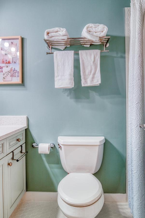 Beautiful Newly Reno 2Bdm 2 Bth Sleep Up To 6 Adults & Kids Mountain View Townhouse Suite Канмор Экстерьер фото