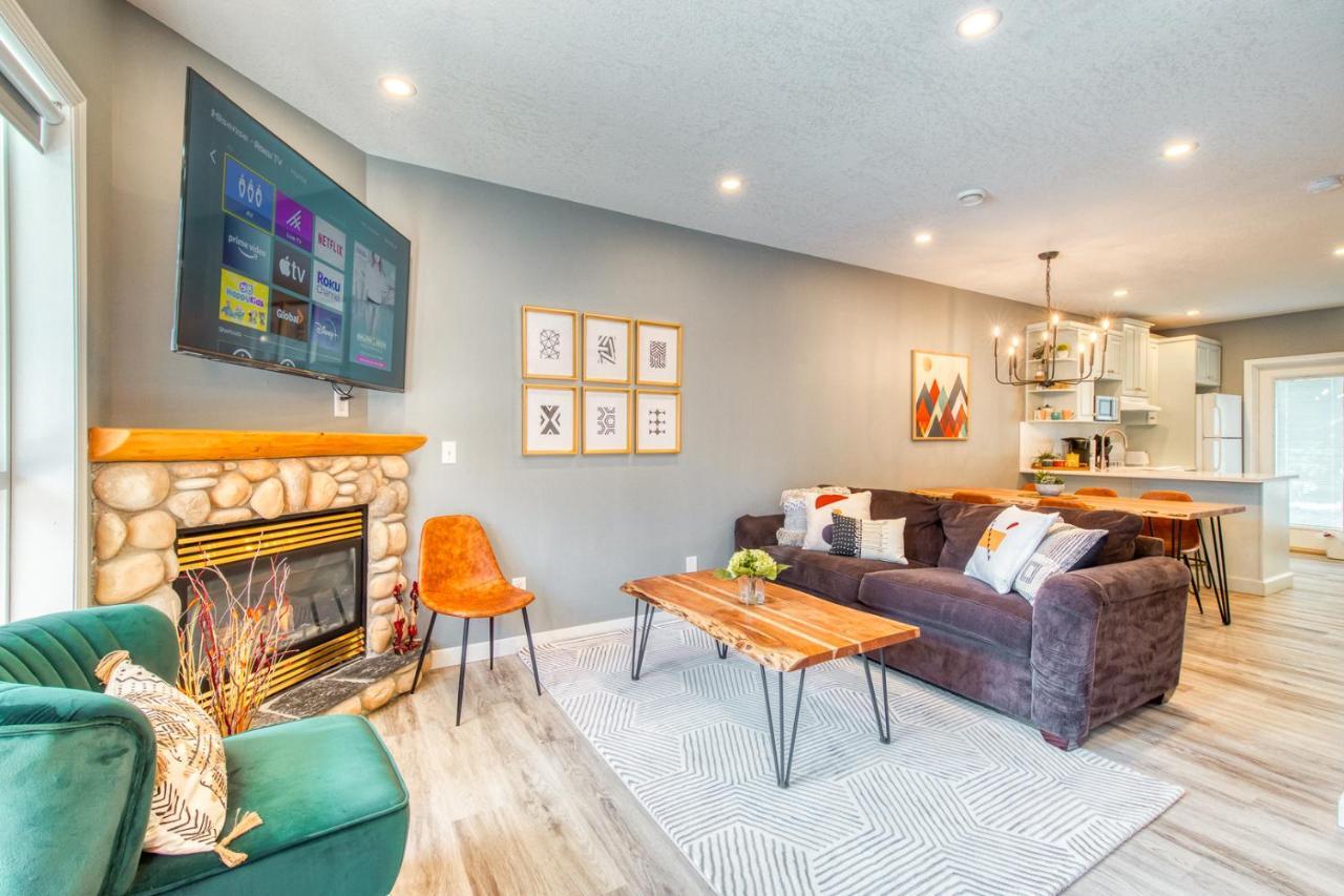 Beautiful Newly Reno 2Bdm 2 Bth Sleep Up To 6 Adults & Kids Mountain View Townhouse Suite Канмор Экстерьер фото