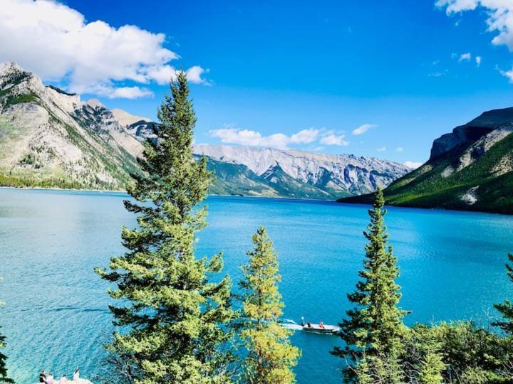 Beautiful Newly Reno 2Bdm 2 Bth Sleep Up To 6 Adults & Kids Mountain View Townhouse Suite Канмор Экстерьер фото