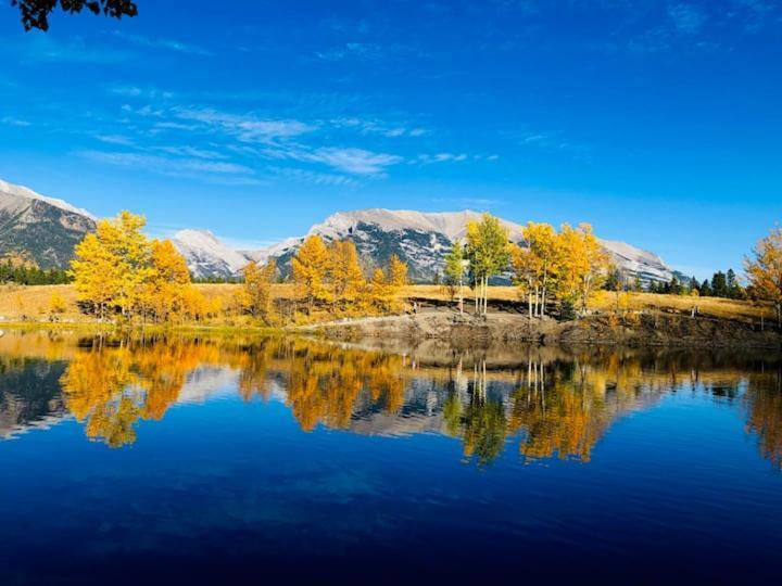 Beautiful Newly Reno 2Bdm 2 Bth Sleep Up To 6 Adults & Kids Mountain View Townhouse Suite Канмор Экстерьер фото